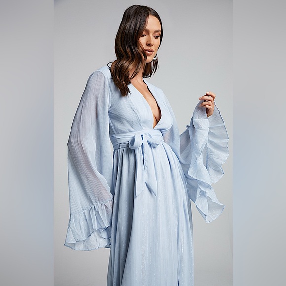 🩵Showpo Dangerous Woman Maxi Dress in Light Blue Shimmer with Plunge & Slit, 6 - Picture 5 of 9